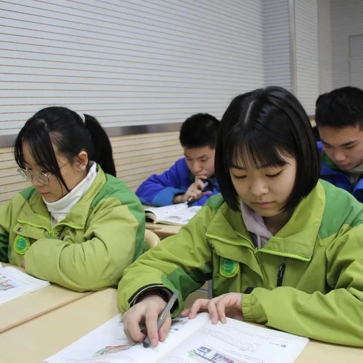 学生2.jpg