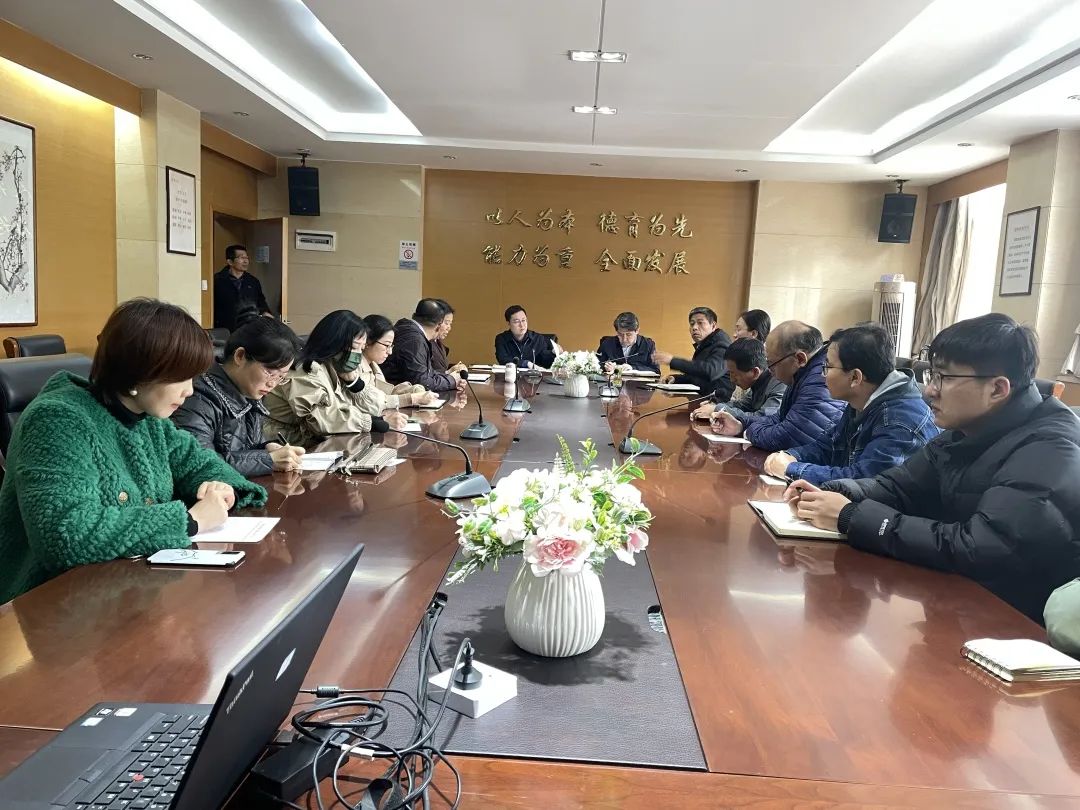 座谈会2.jpg 座谈会2.jpg