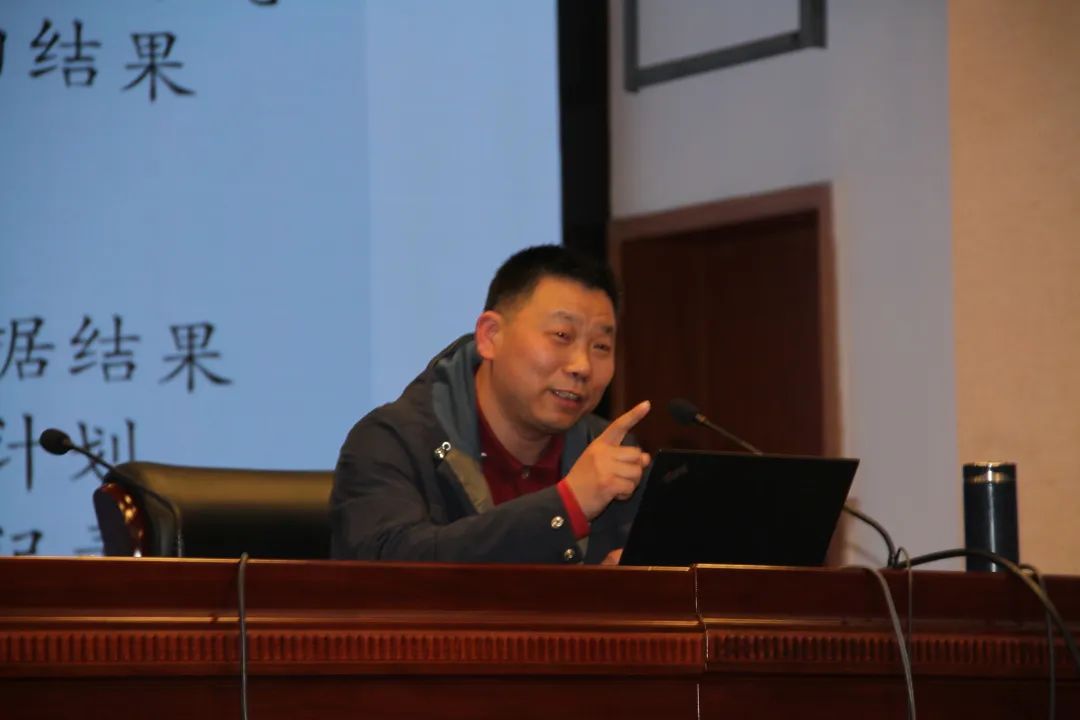 报告会2.jpg