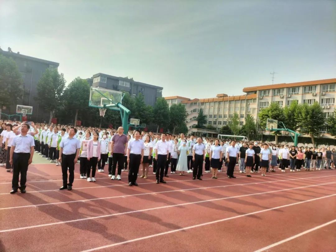 升旗2.jpg 升旗2.jpg