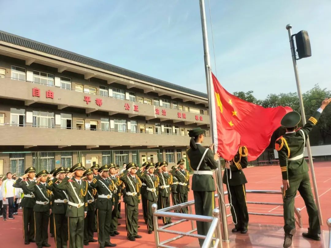 升旗.jpg 升旗.jpg